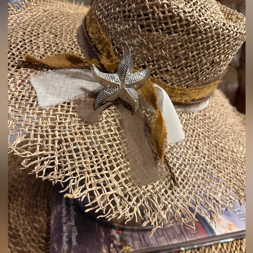 🤑Vintage Starfish Brooch with Gold Tone and Rhinestones-Use on Hat or Purse